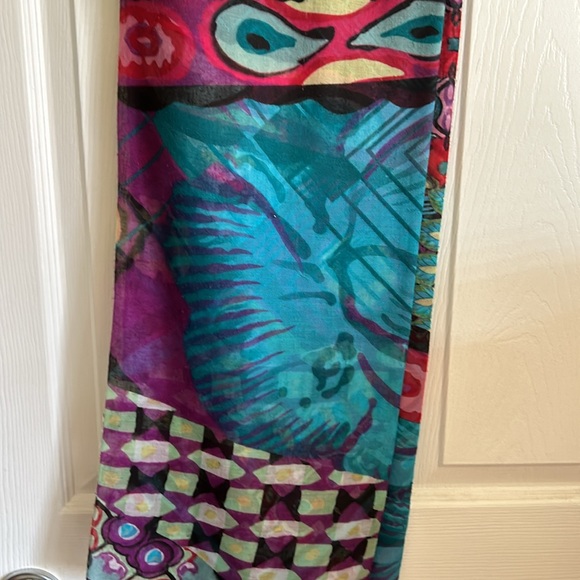 Desigual scarf in very good condition, it is very colourful. - Picture 3 of 5